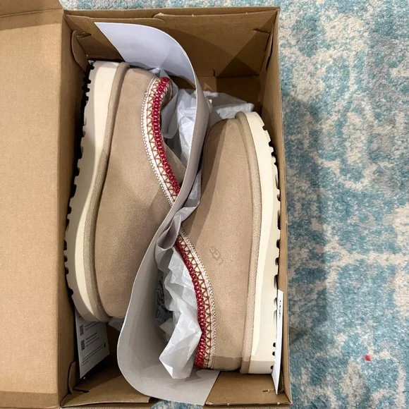 Brand New UGG Women's Tasman Ii Slipper, Sand/Dark Cherry - Picture 2 of 9